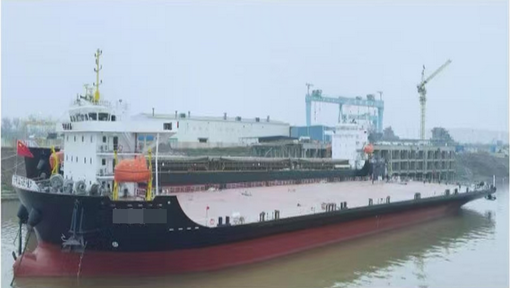 For sale flat-bottomed ship with load of 18313 tons