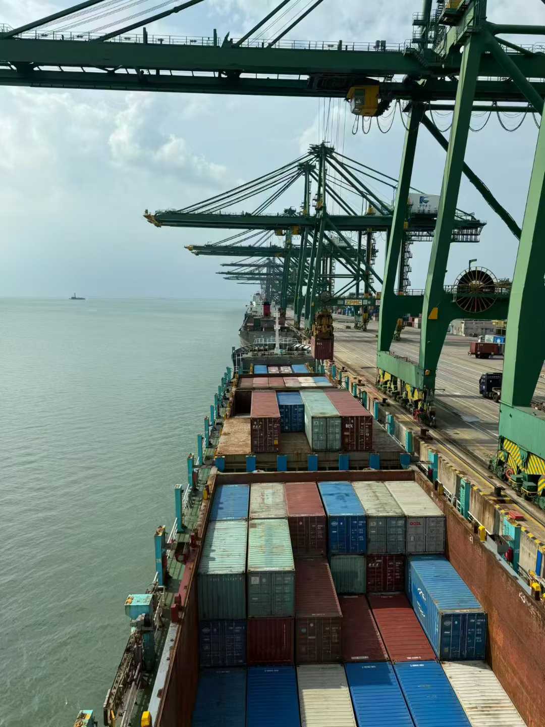 High-capacity Coastal Trading CCS-class 10500DWT 720TEU Used Steel Container Vessel for Cargo Transport