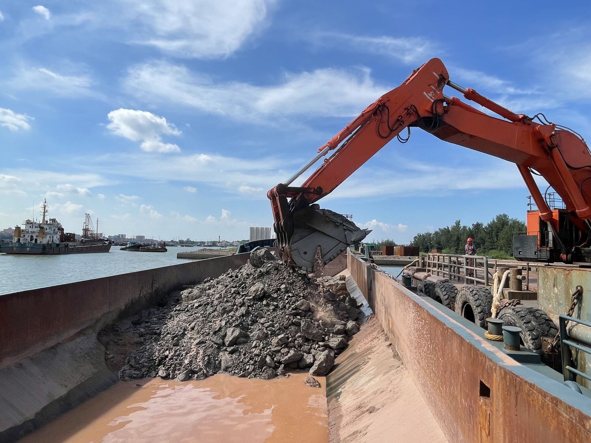 Can a Backhoe Dredger Handle Hard Rock Efficiently?